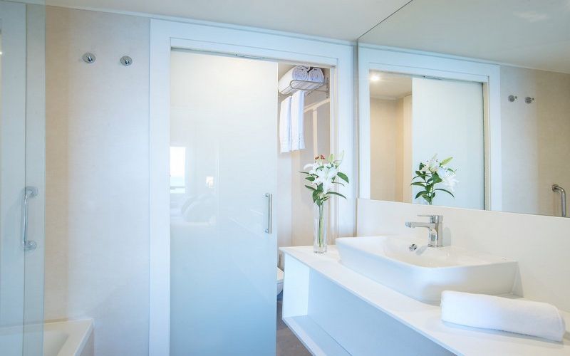 hotel el puerto bathroom