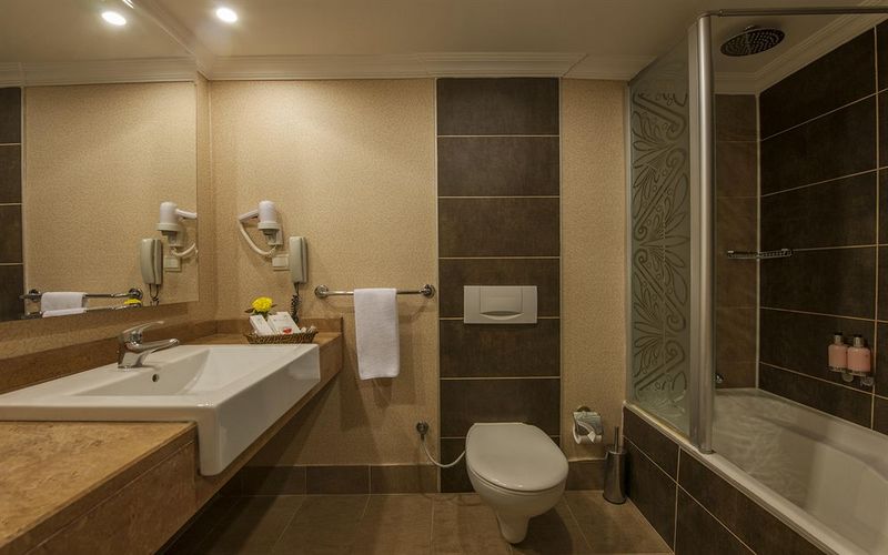 riu kaya hotel bathroom turkey