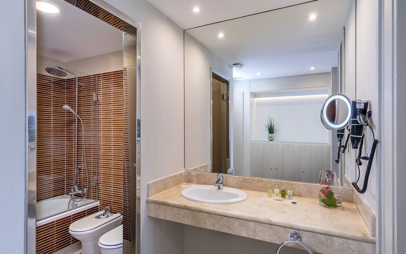 barcelo costa ballena hotel bathroom