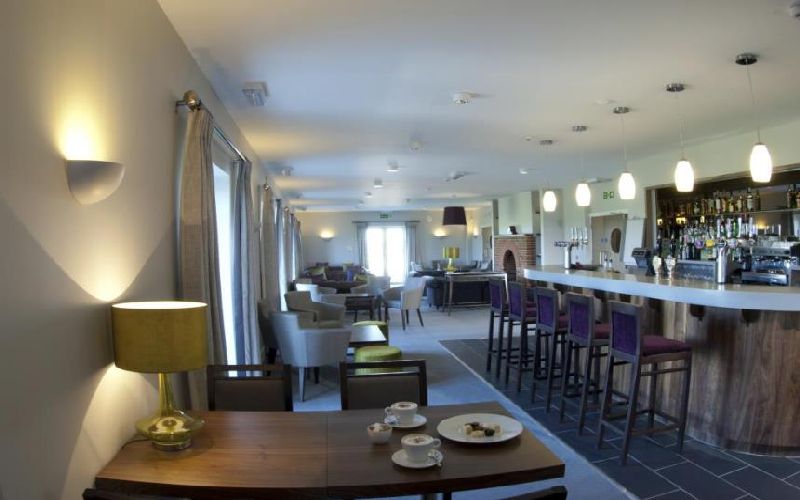lodge at prince's golf bar