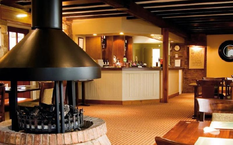 linden hall golf resort bar