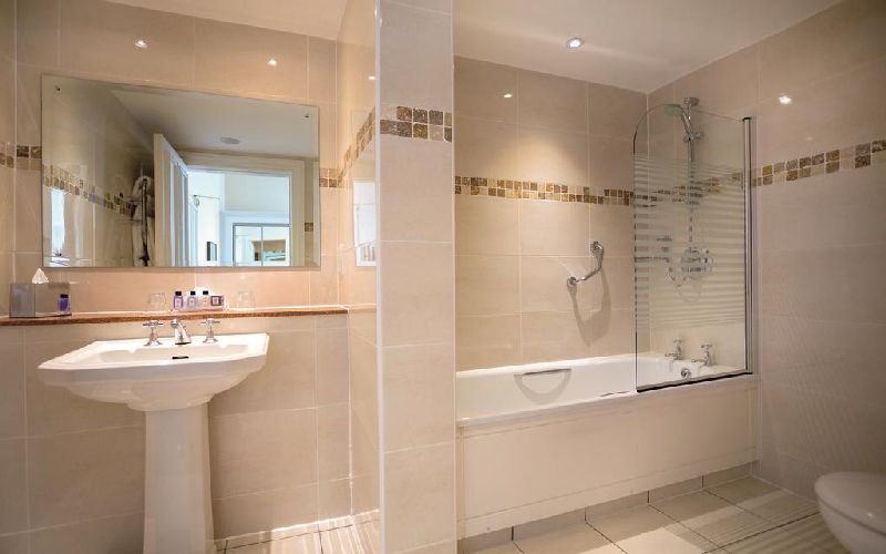 linden hall golf resort bathroom