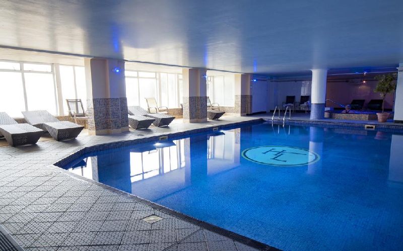 hellidon lakes golf resort pool