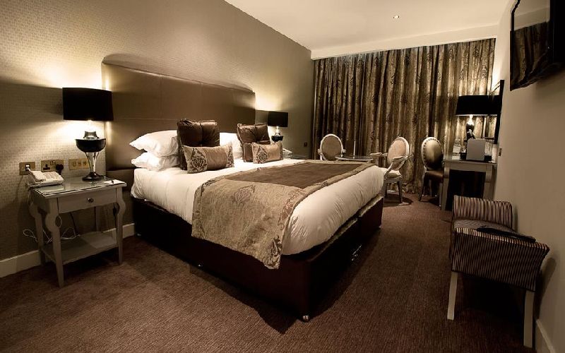 oxfordshire golf resort bedroom