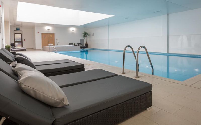 oxfordshire golf resort pool 3