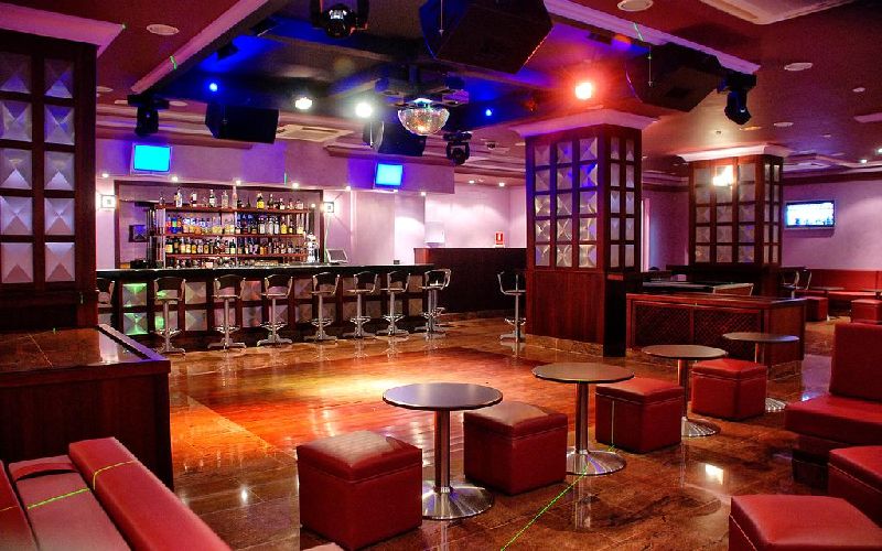 Flatotel International Golf Hotel bar