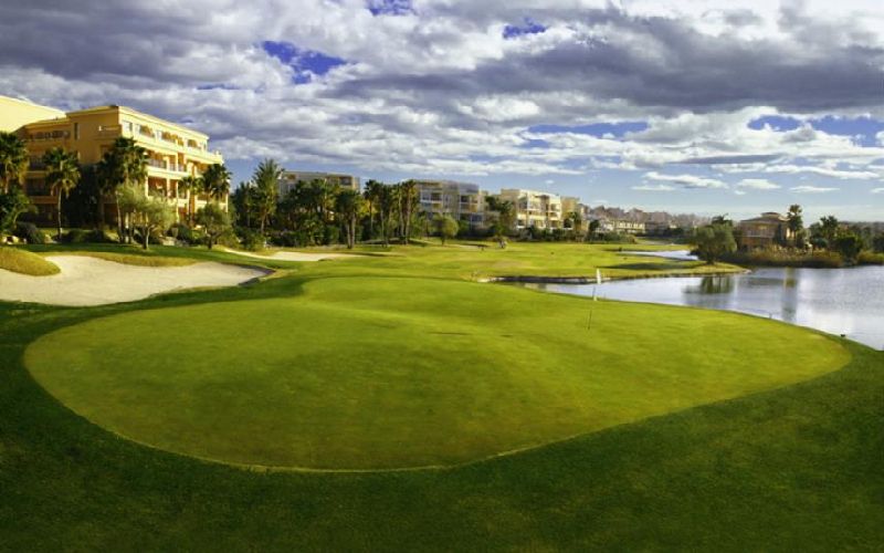 hotel alicante golf course green