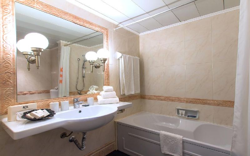 dom pedro vilamoura golf hotel bathroom