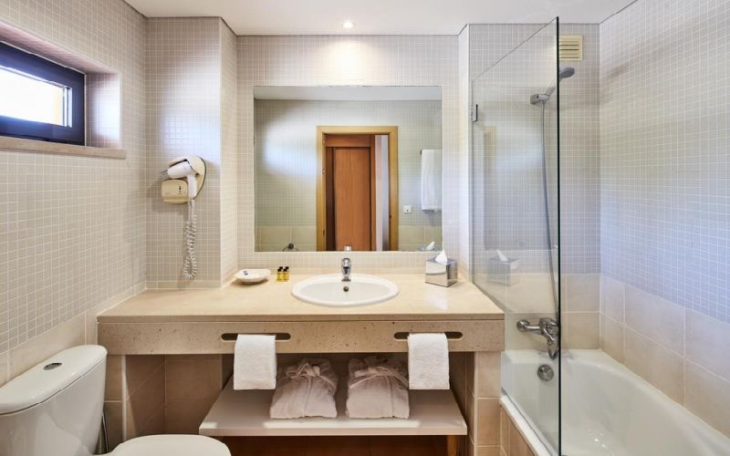 tivoli marina portimao golf hotel bathroom