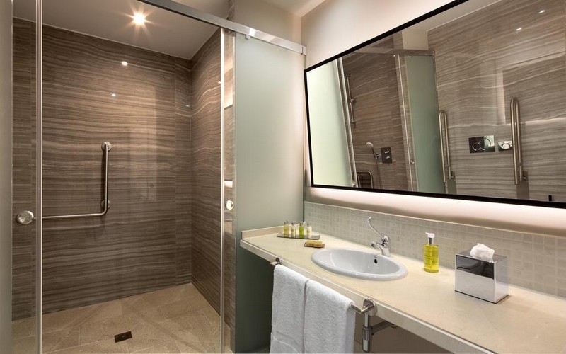 islantilla golf resort bathroom