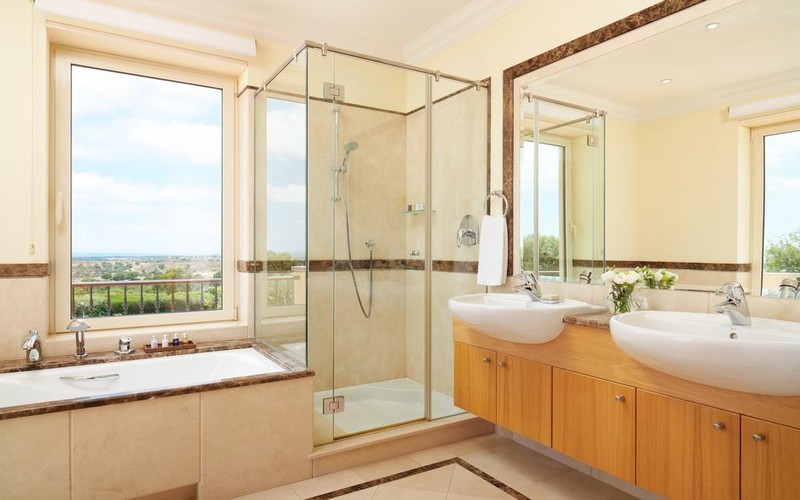 monte rei golf resort bathroom