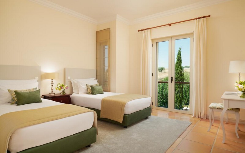 monte rei golf resort twin room