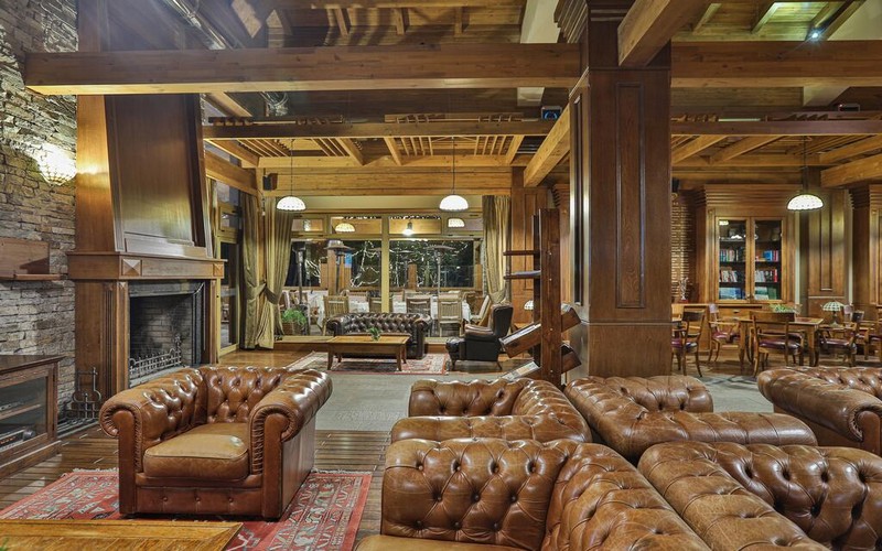 Pirin Golf & Country Club foyer