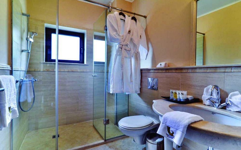 Thracian Cliffs golf resort bathroom