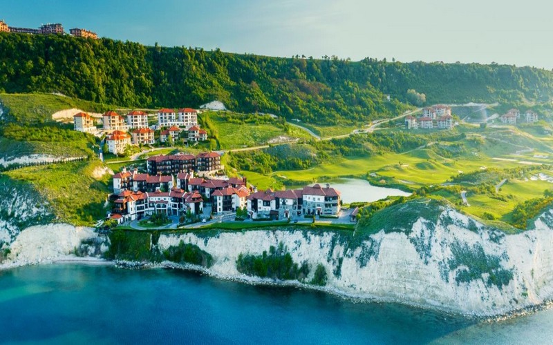 Thracian Cliffs golf resort view