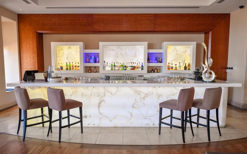 aphrodite hills resort bar
