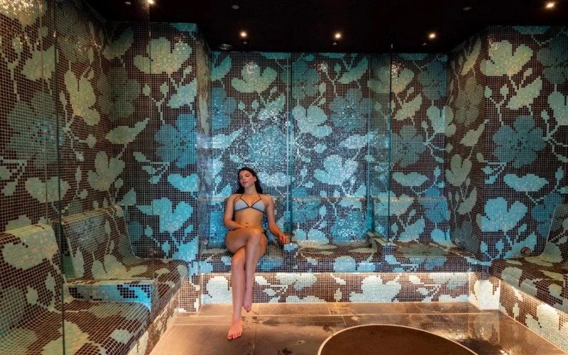 carden park golf hotel steam room