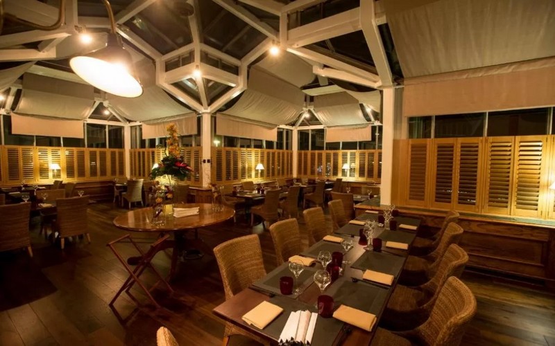 manor house at celtic manor restaurant tables