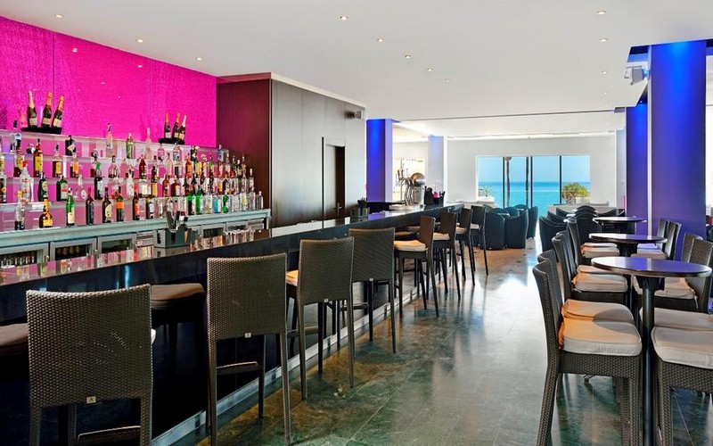 sol house hotel bar