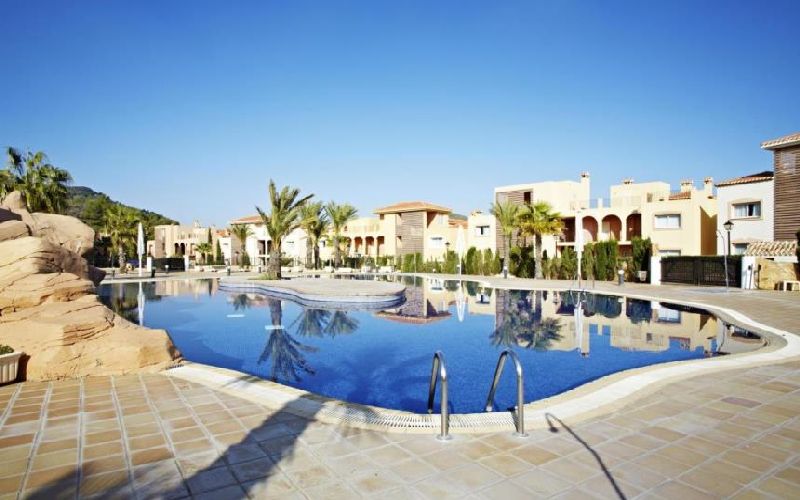 las-lomas-village-pool-2
