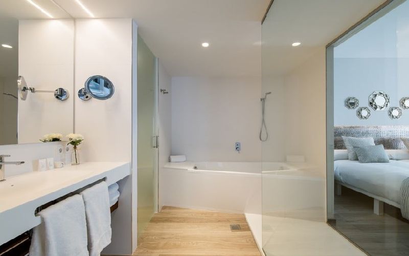 oliva-nova-resort-bathroom