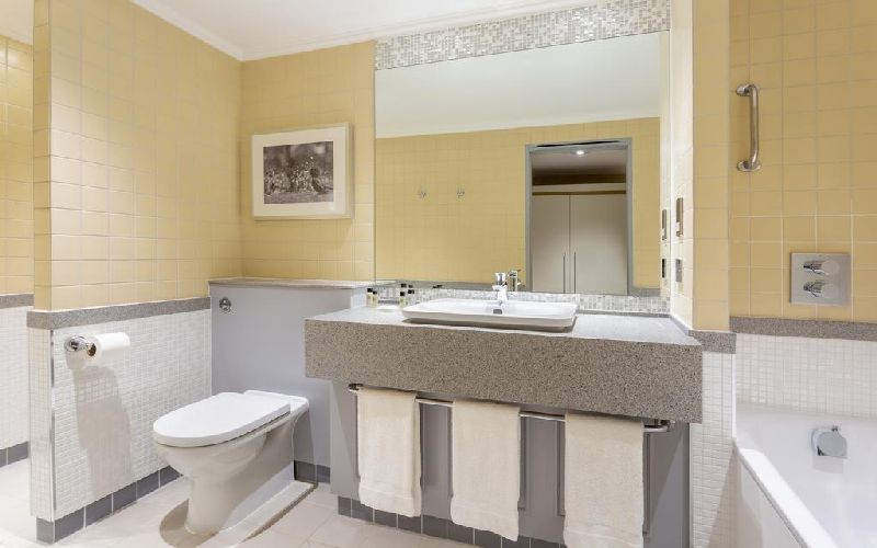 oulton-hall-golf-hotel-bathroom