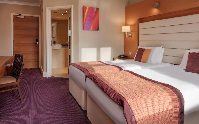 telford-golf-hotel-twin-room