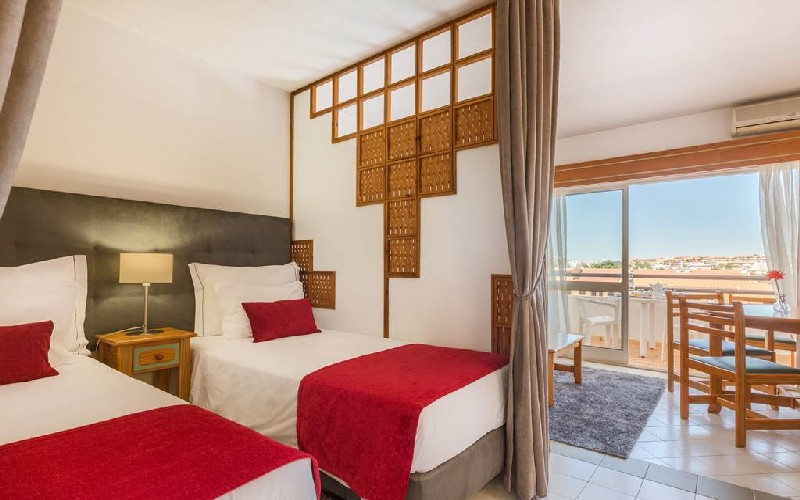 lunada oura twin room