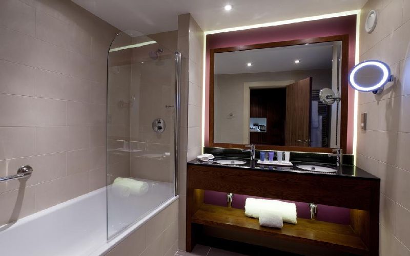 the-mere-resort-bathroom