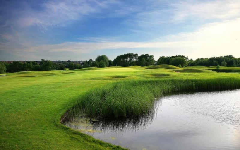herons reach golf course lake