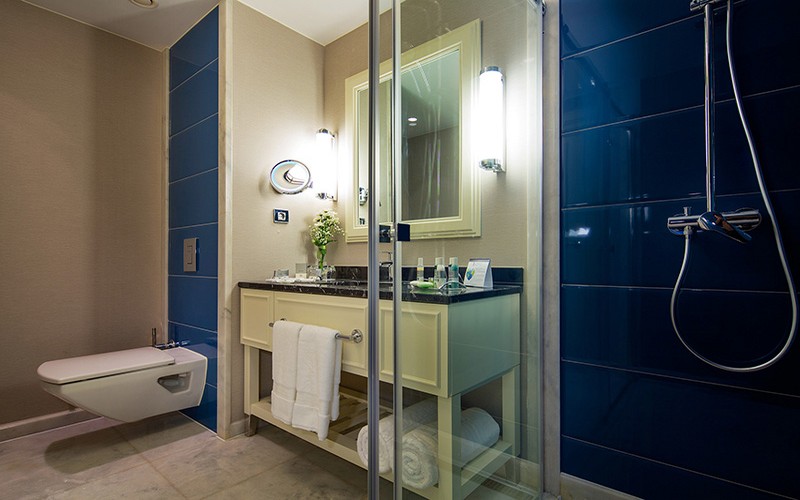 titanicdeluxe-golf-belek-bathroom