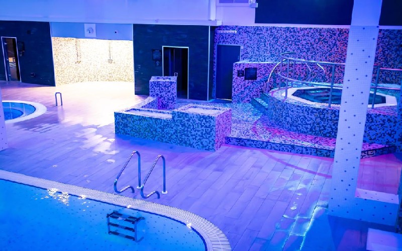 village hotel blackpool jacuzzi