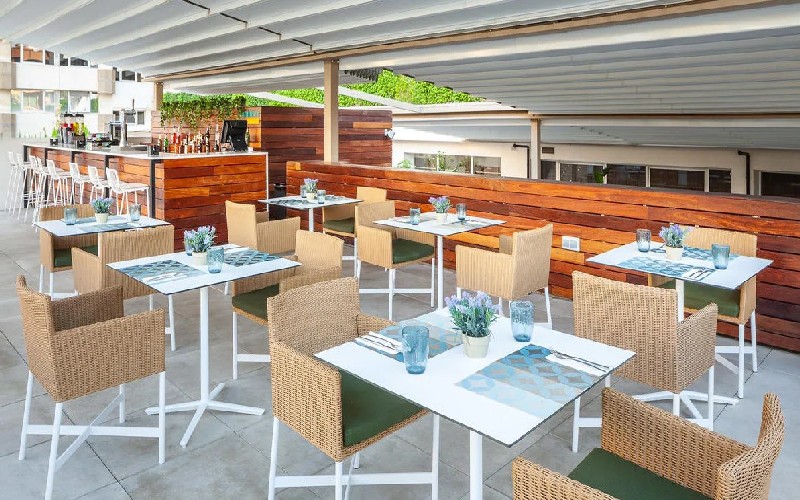 melia sevilla pool bar