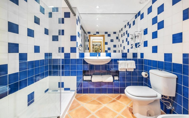 The Patio Suite Hotel Bathroom